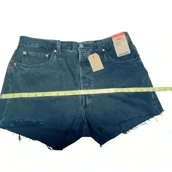 WOMEN’S LEVI’S 501 ORIGINAL BLACK DISTRESSED JEAN SHORTS•SIZE 33•NWT• - Picture 3 of 8